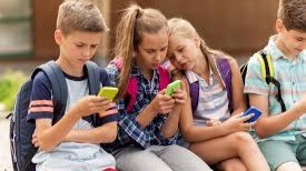 Before You Give Your Child a Smartphone, Read This